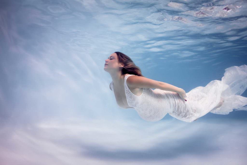 photographe-sous-l'eau-paris-grossesse